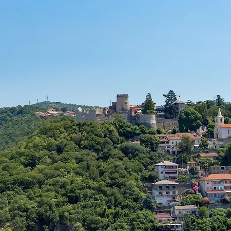 דירה View *